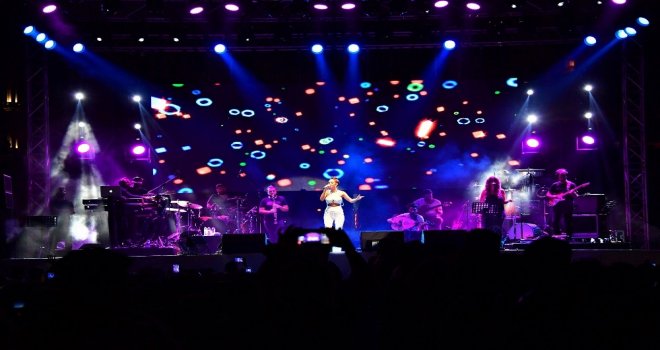Bariş Ve Sevgi Buluşmaları Söyleşilerle Konserlerle Devam Ediyor