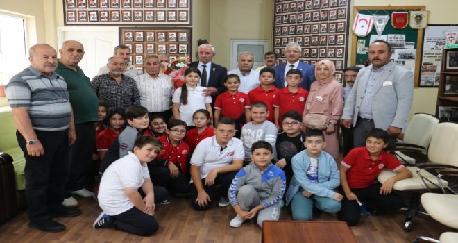 Cumhuriyet Üniversitesi Vakfı Okulları Öğrencileri Gazileri Unutmadı