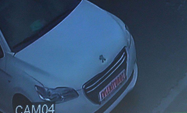 Evleniyoruz, Mutluyuz Yazılı Otomobil İle Gelip Cep Telefonu Çaldılar