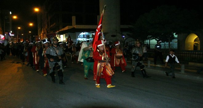 Mercidabık Zaferi İle Fırat Kalkanı Harekatının Yıldönümünde Fener Alayı