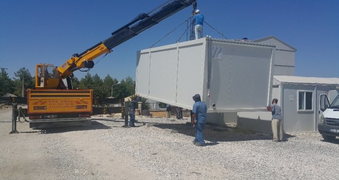 Samsatta Ki 2. Depremden Etkilenen Vatandaşlara Yeni Konteynır Dağıtılıyor
