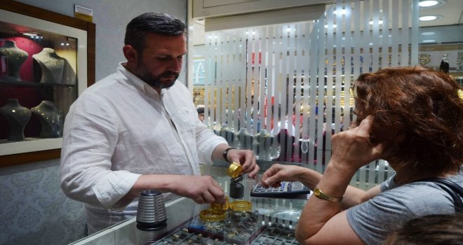 Düğünlerde Burma Ve Hasır Bileziğin Yerini Artık Küpeler, Kolyeler Aldı