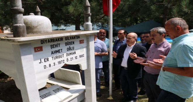 Şehit Turgut Dumanın Kabri Ziyaret Edildi