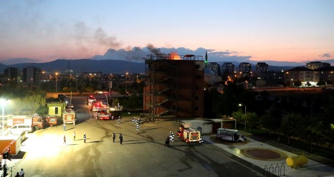 Konya İtfaiyesinden Nefes Kesen Gece Tatbikatı