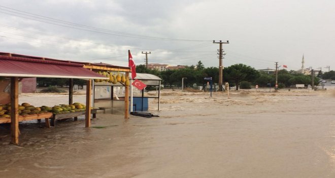 Ergeneyi Şiddetli Yağış Vurdu