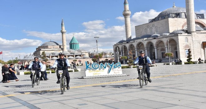Konyada Bisikletli Zabıtalar Görevde
