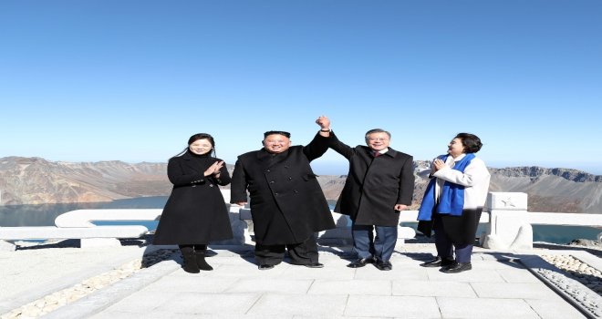 Kimli Zirve Sona Erdi, Moon, Kuzeyden Ayrıldı