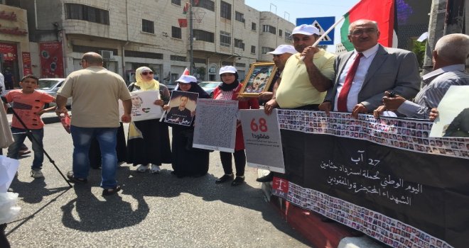 Filistinli Şehitlerin Aileleri İsraili Protesto Etti