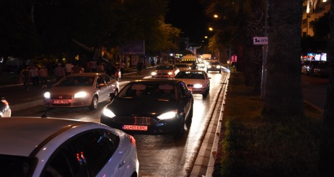 Çanakkalede Feribot Yoğunluğu