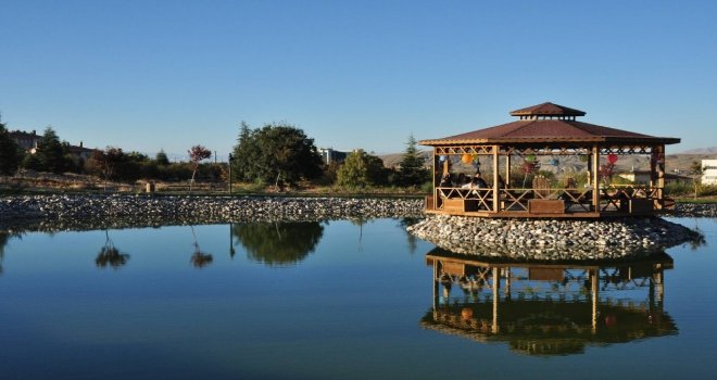 Üniversitenin Saklı İncisi Arboretum Park Göleti