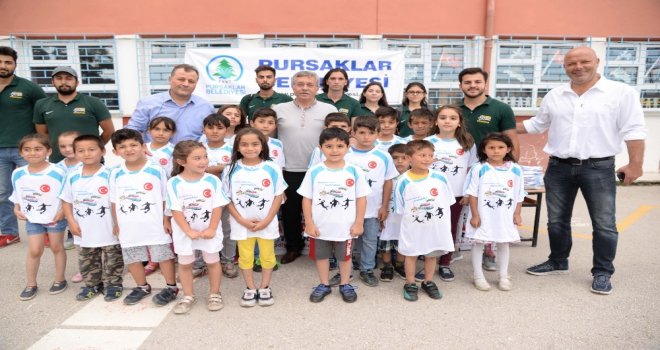 Başkan Çetinden Binlerce Çocuğa Spor Malzemesi