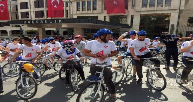Yüzlerce Genç 15 Temmuz Şehitleri İçin Pedal Çevirdi