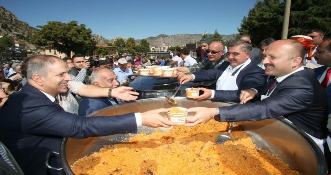 Vali İle Başkandan Halka Ahi Pilavı