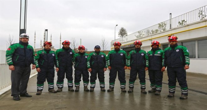 Arkur, Çöken Binanın Arama Kurtarma Çalışmalarına Katıldı