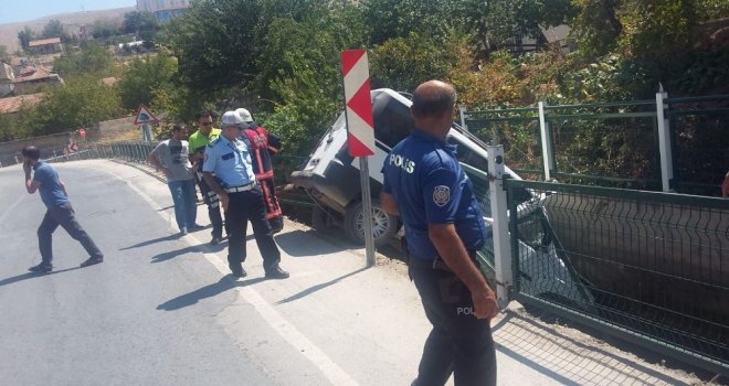 Araç Sulama Kanalına Düştü