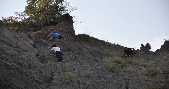 Yamaçta Mahsur Kalan Genci İtfaiye Kurtardı