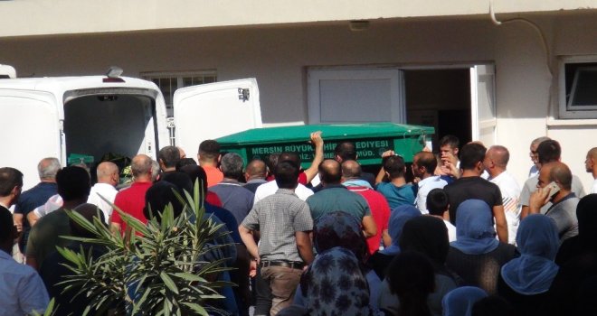Mersindeki Aile Faciasının Kurbanları Toprağa Verildi