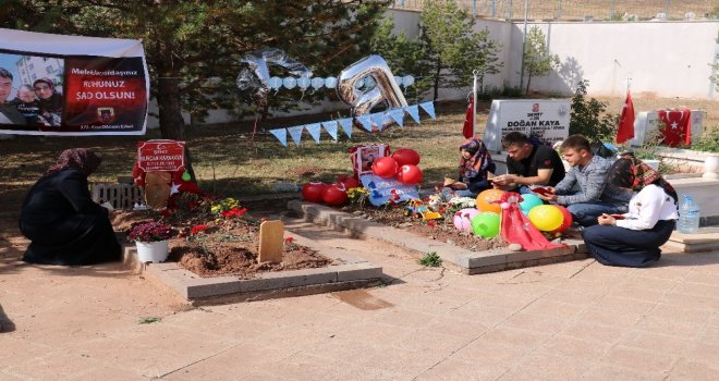 Şehit Bebeğin İlk Doğum Günü Mezarında Kutlandı