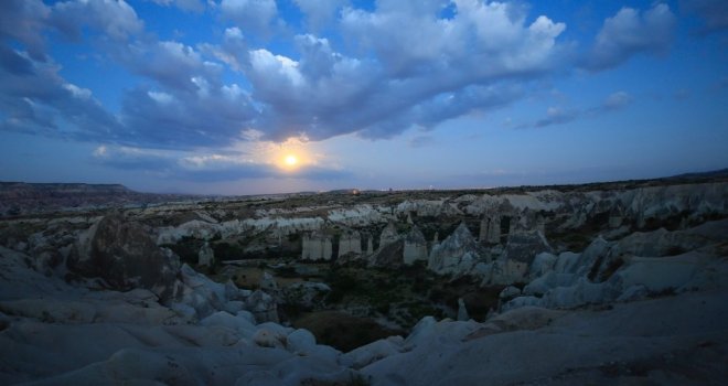Kapadokyada Kanlı Ay Tutulması Başladı