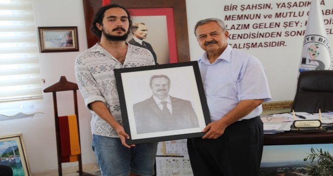 Burhaniyeli Genç Yetenekten Başkan Uysala Hediye