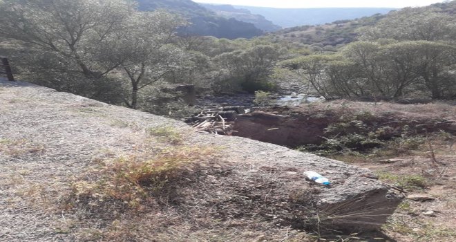 Boluda, Kontrolden Çıkan Beton Mikseri Dereye Yuvarlandı