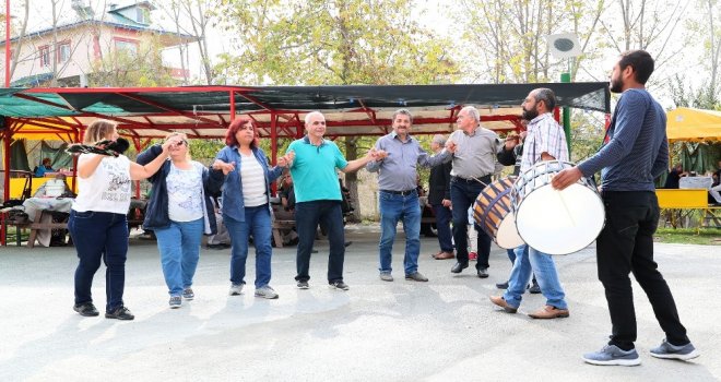 Mersinde Emekliler Piknik Yaptı