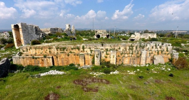 Akkale Ören Yerindeki Kazılarda Mezar Anıtı Açığa Çıkarıldı