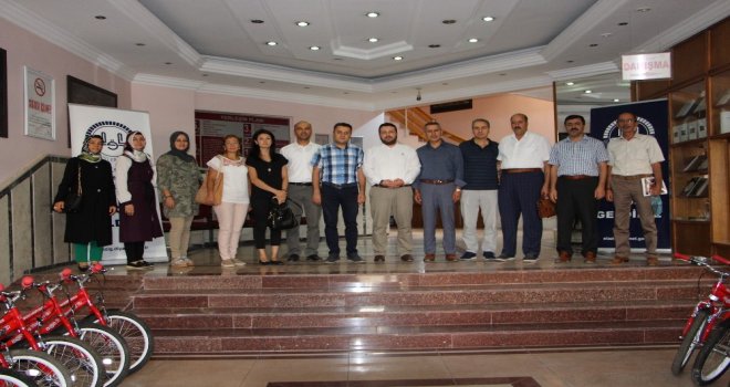Elazığda Öğrencilere Bisiklet Dağıtıldı