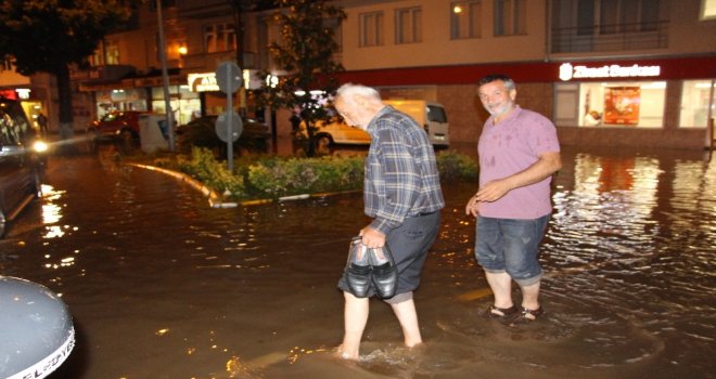 Trabzonun Araklı İlçesinde Şiddetli Yağış Etkili Oldu