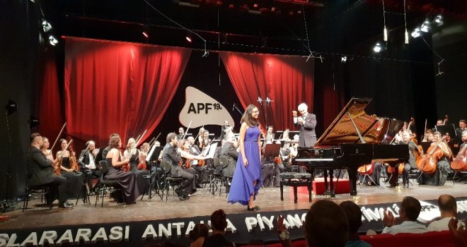 Devlet Konservatuvarı Öğrencisi Piyano Yarışmasından Birincilikle Döndü