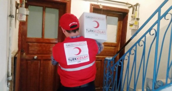 Kızılaydan İhtiyaç Sahibi Ailelere Gıda Yardımı