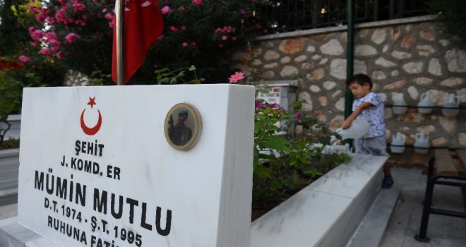 Bursada Şehitliklerde Buruk Bayram