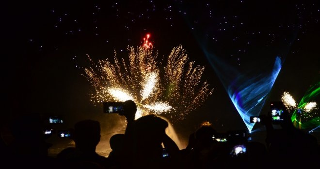 Adanalılar Lezzet Festivalinde Işık Ve Havai Fişek Gösterisiyle Coştu
