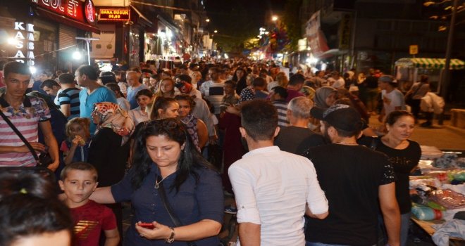 Bursada Bayram Alışverişinde Adım Atacak Yer Kalmadı