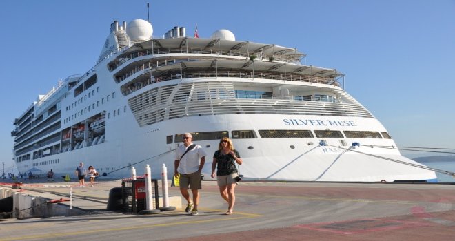 Turist Gemilerinin Gözdesi Kuşadası