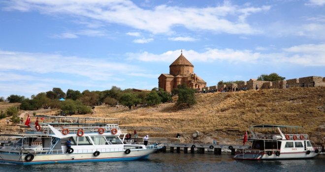 Akdamardaki Ermeni Ayinine Doğru