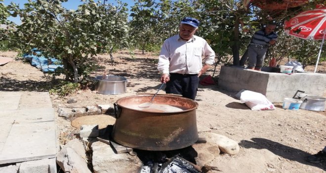Eruhta Pekmez Yapımına Başlandı