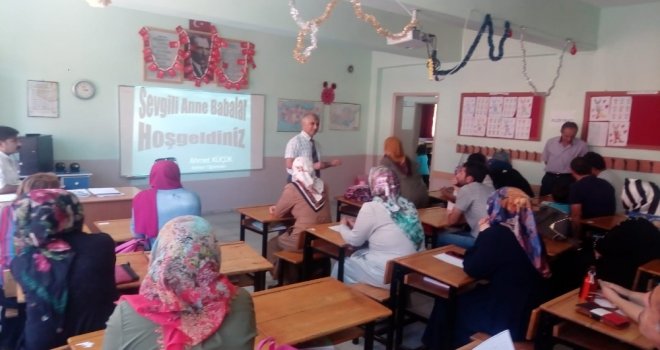 Öğrenci Velilerine Seminer Verildi