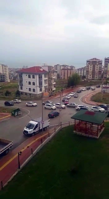 Kontrolsüz Kavşakta Trafik Karmaşası