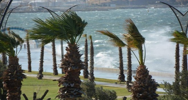 Aliağada Kasırga Alarmı
