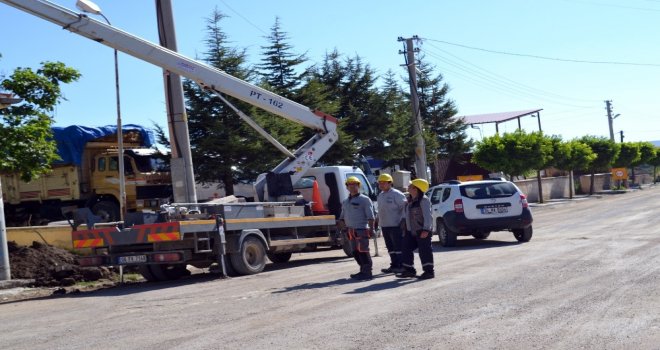 Şuhutta Yer Altı Kablo Düzenleme Çalışmaları Devam Ediyor