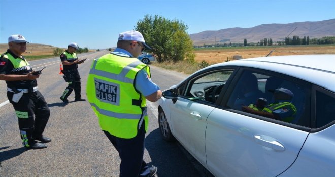 Polis Ekiplerinden Huzurlu Bayram Uygulaması