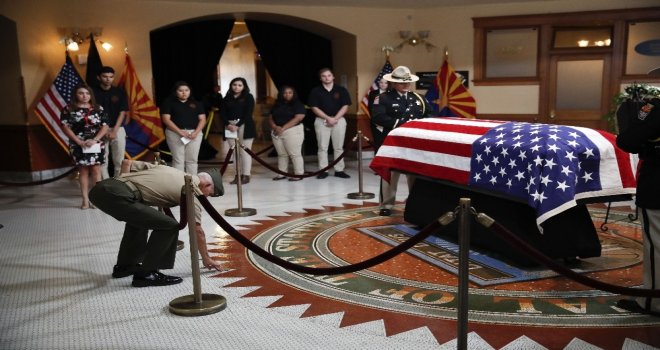 Abdli Senatör Mccain İçin Cenaze Töreni
