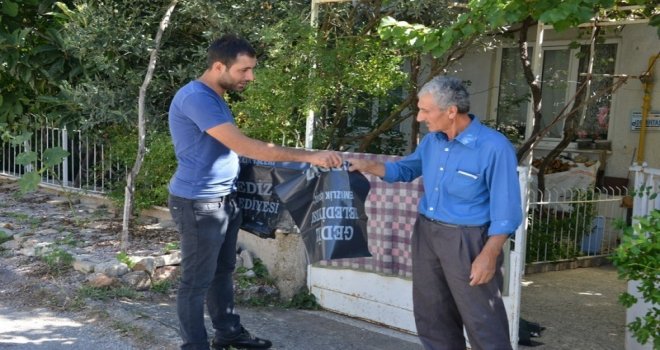 Gedizde Kurban Bayramı Poşeti Dağıtımına Başlandı