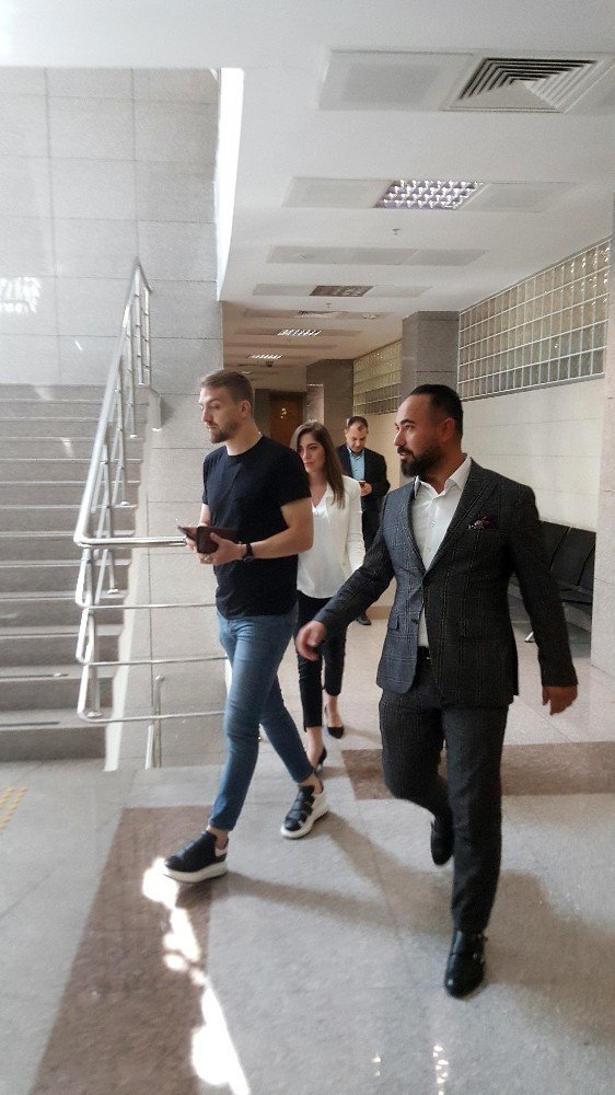 Caner Erkin İle Asena Atalayın Oğlu Çınar İçin Görülen Velayet Davasında Kayyum Kararı