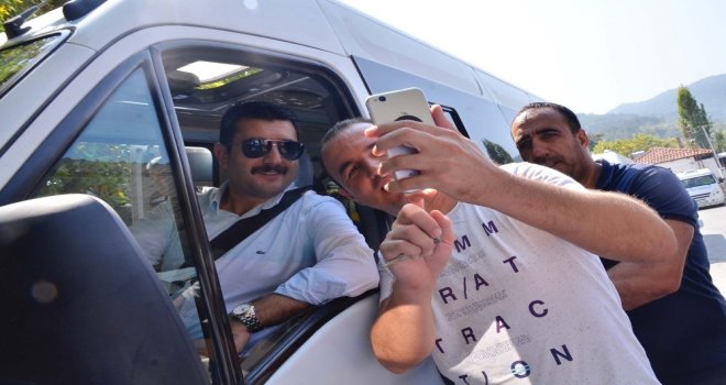 Belediye Başkanı Şoför Oldu, Ücretsiz Yolcu Taşıdı