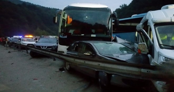 İnegölde Feci Kaza: 1 Ölü, 15 Yaralı