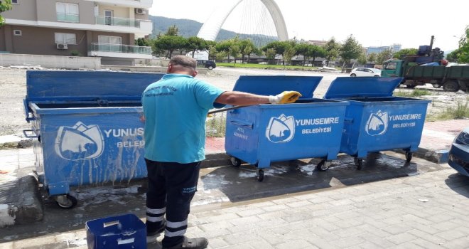 Yunusemrede Çöp Konteynerleri Temizleniyor