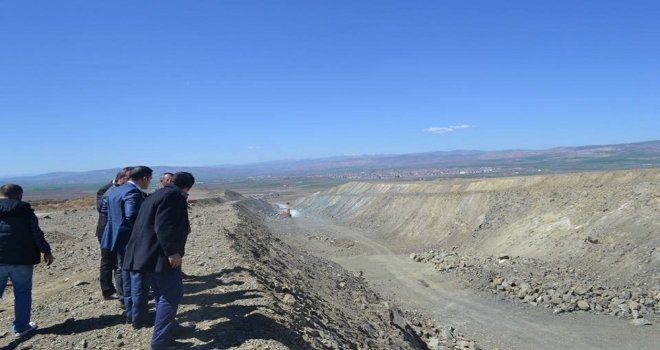 Ölüm Yolunun Yapımı Parasızlıktan Durdu