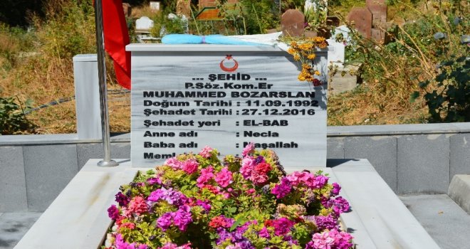 Adilcevaz Belediyesi, El Bab Şehidi Bozarslanın Mezarını Yaptırdı